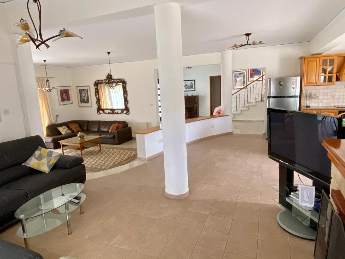 6 Bdr Villa With Tennis Court Paphos Exteriér fotografie