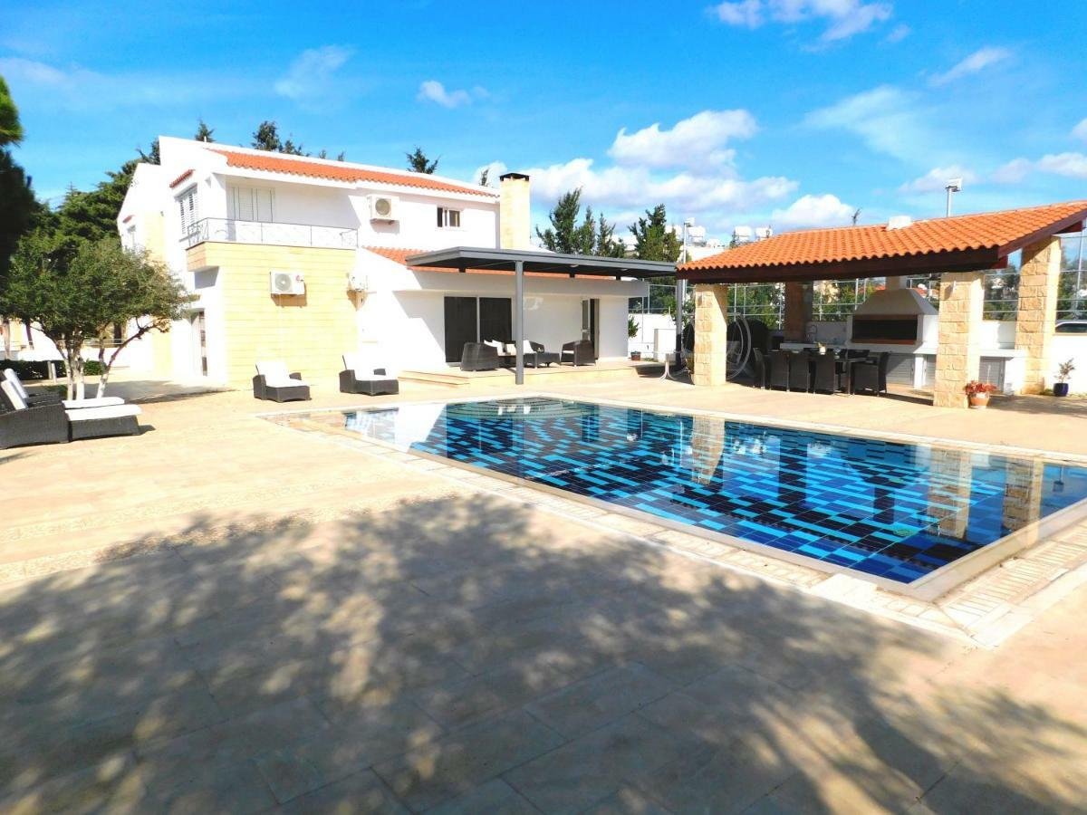 6 Bdr Villa With Tennis Court Paphos Exteriér fotografie
