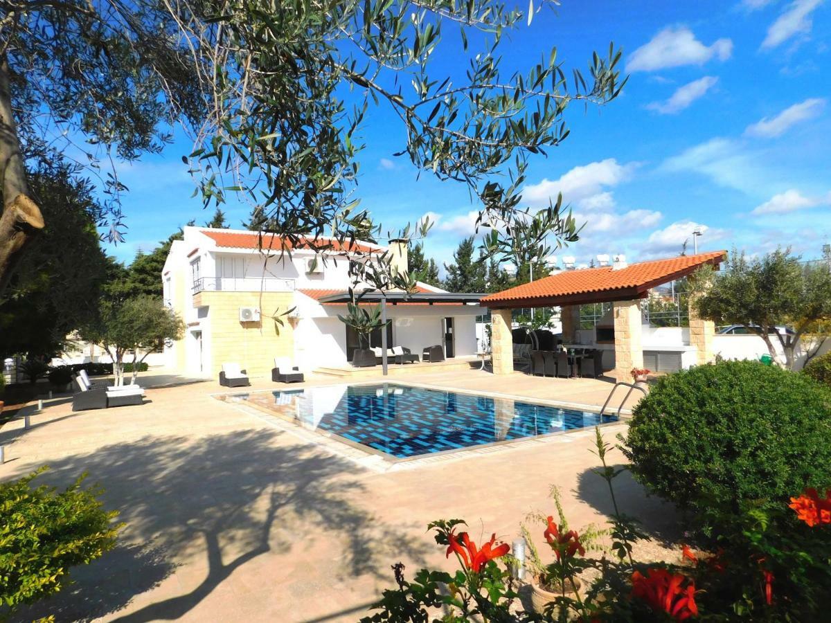 6 Bdr Villa With Tennis Court Paphos Exteriér fotografie